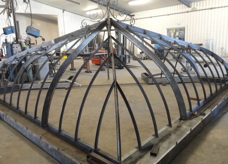 montage à blanc d'une verrière en acier