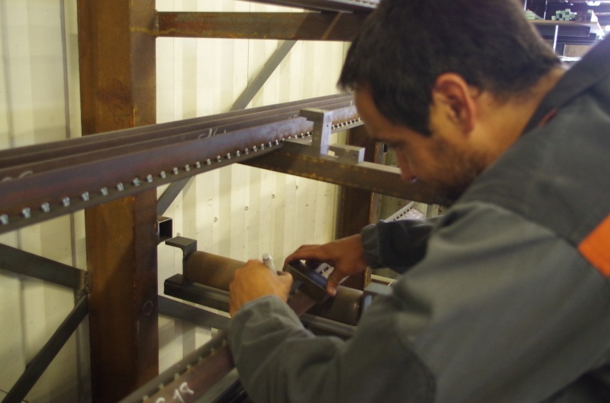 Contrôle qualité profil en acier